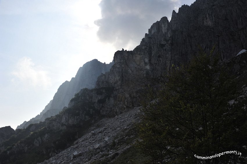 059 Sentiero dell Amicizia Monte Alben La Croce - frana.JPG